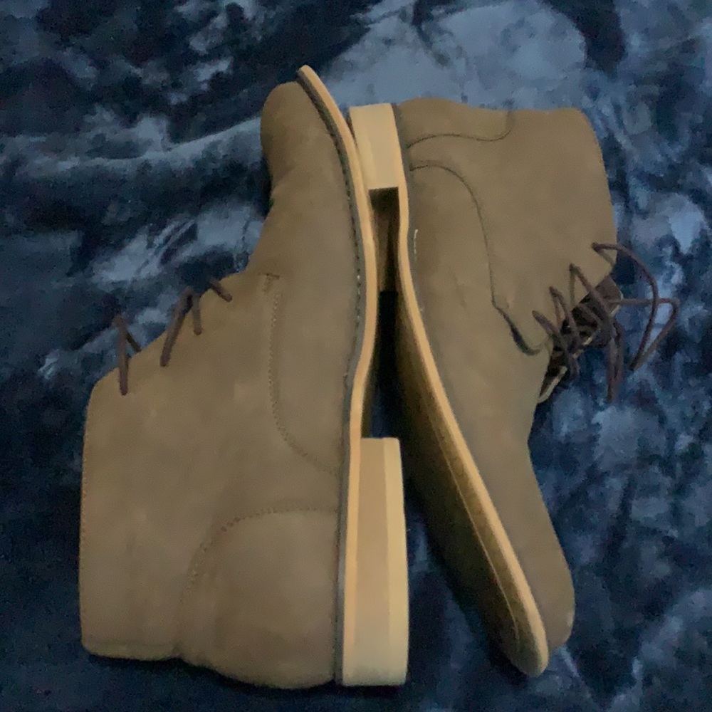 Boots - Picture 3 of 3